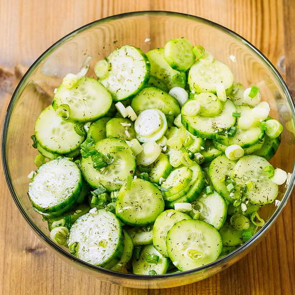 Keto-Gurkensalat